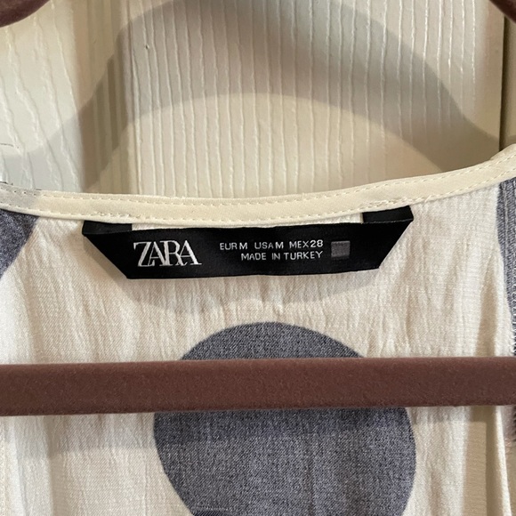 Cream Zara blouse w black polka dots. Size medium in viscose fabric. Worn once - Picture 3 of 4